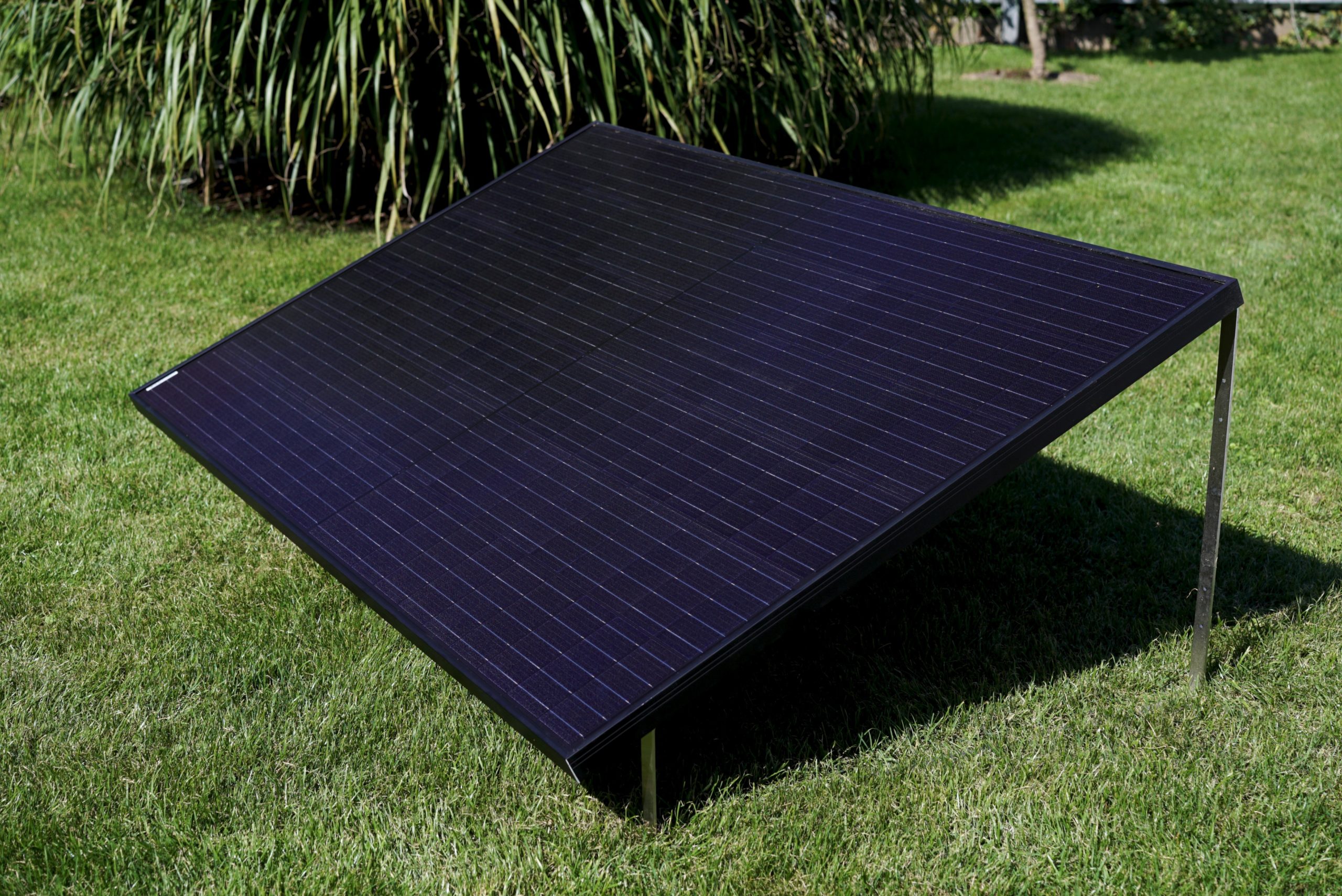 EET LightMate G - Solarmodul mit Aufsteller oder Wandhalterung
